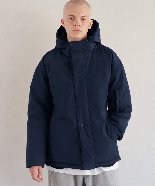 rehacer(レアセル)の「rehacer : Slant Padding Mt Jacket / スラント パッディング マウテンジャケット(マウンテンパーカー・メンズ・ブラック/イエロー/ネイビー・LARGE/MEDIUM/SMALL)」の2枚目の写真