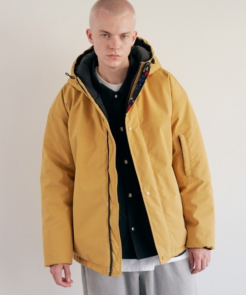 rehacer(レアセル)の「rehacer : Slant Padding Mt Jacket / スラント パッディング マウテンジャケット(マウンテンパーカー・メンズ・ブラック/イエロー/ネイビー・LARGE/MEDIUM/SMALL)」の3枚目の写真
