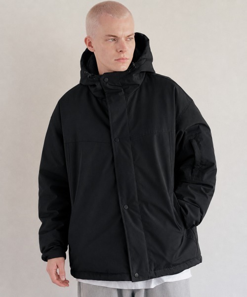rehacer(レアセル)の「rehacer : Slant Padding Mt Jacket / スラント パッディング マウテンジャケット(マウンテンパーカー・メンズ・ブラック/イエロー/ネイビー・LARGE/MEDIUM/SMALL)」の1枚目の写真