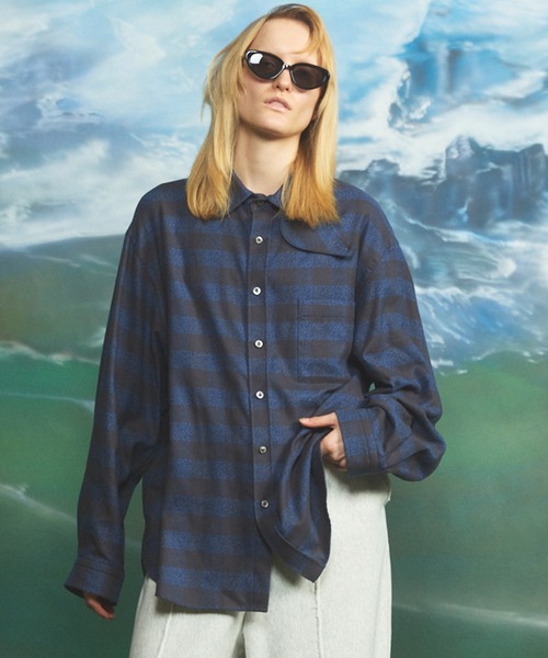 MAISON SPECIAL(メゾンスペシャル)の「《UNISEX》【Italian Dead Stock Fabric】チンフラップ付きプライムオーバーレギュラーカラーシャツ/With Chin Flap Prime-Over Regular Collar Shirt【MAISON SPECIAL/メゾンスペシャル】(シャツ/ブラウス・メンズ・レッド/ブラック/ピンク/ライトグリーン/ネイビー/ブラウン/オレンジ・0/2/1)」の5枚目の写真