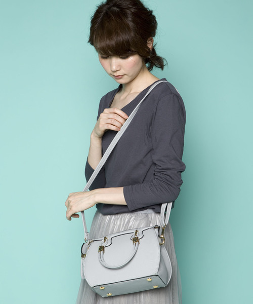 PLAIN CLOTHING（プレーンクロージング）の「ゴールドパーツ ミニハンドバッグ/ショルダーバッグ【PLAIN CLOTHING】（ハンドバッグ・レディース・グレー/ベージュ/レッド/ブラウン/ダークブラウン/ブラック・FREE）」の10枚目の写真