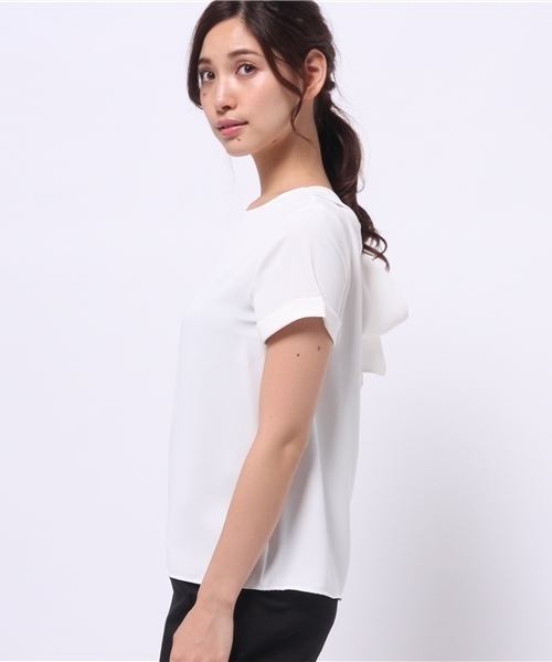 NATURAL BEAUTY BASIC（ナチュラルビューティーベーシック）の「バックリボンブラウス（シャツ/ブラウス・レディース・ホワイト系その他/ブラック/ダークベージュ・MEDIUM/SMALL）」の6枚目の写真