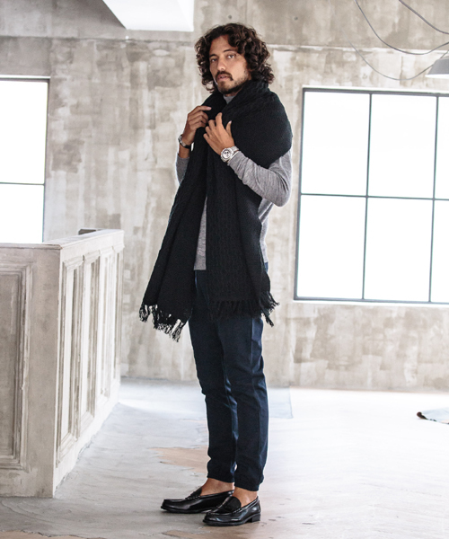 CAMBIO（カンビオ）の「mko4859 - パターン切り替え大判ストール（ストール/ショール・メンズ・ベージュ/ネイビー/ブラック/チャコール/グレー・FREE）」の8枚目の写真