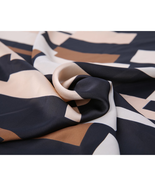 amorous insense（アモラスインセンス）の「モードデザインスカーフ（バンダナ/スカーフ・レディース・ベージュ/ブラック・ﾌﾘ-）」の3枚目の写真