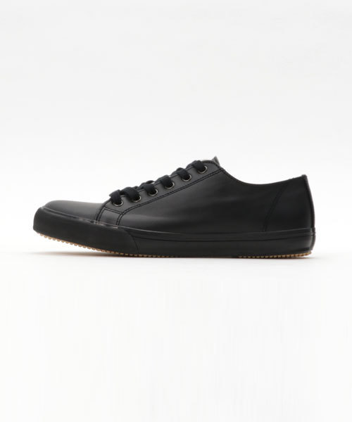 MARGARET HOWELL（マーガレットハウエル）の「SOFT LEATHER（スニーカー・レディース・ブラック/ホワイト・25.5/24.5/23.5）」の3枚目の写真