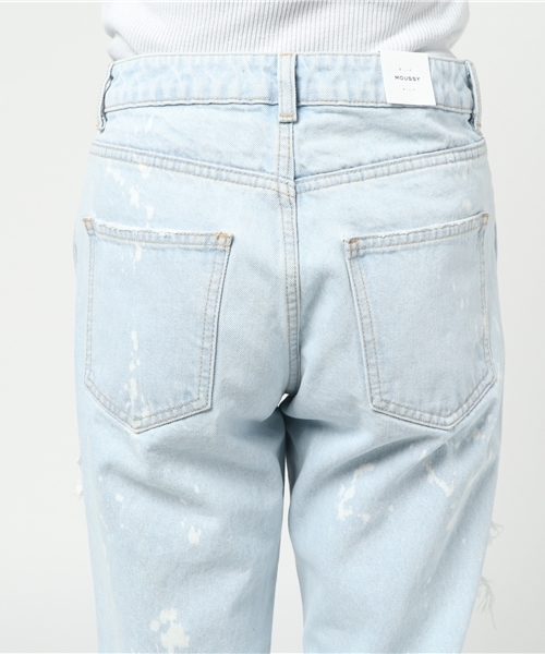 MOUSSY（マウジー）の「OVER BROKEN BLEACH Tapered（デニムパンツ・レディース・ライトブルー・24inch/23inch/26inch/25inch）」の6枚目の写真