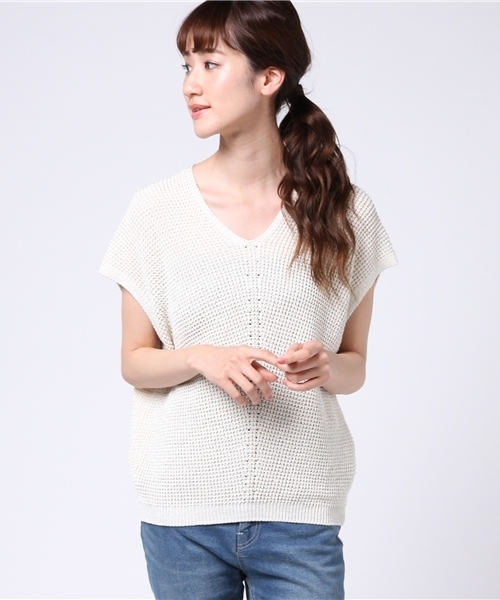 SHIPS（シップス）の「ラメVネックニット（ニット/セーター・レディース・ライトグレー/オフホワイト/ブルー・ONE SIZE）」の2枚目の写真