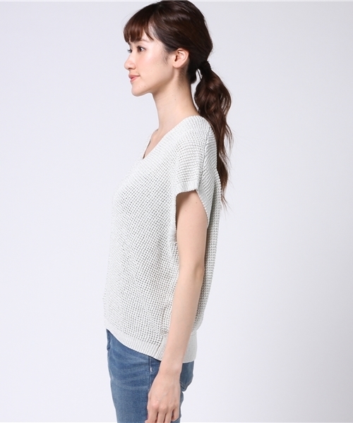 SHIPS（シップス）の「ラメVネックニット（ニット/セーター・レディース・ライトグレー/オフホワイト/ブルー・ONE SIZE）」の8枚目の写真