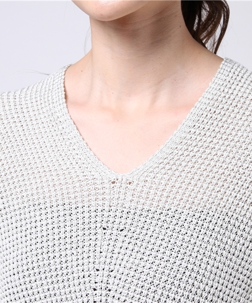 SHIPS（シップス）の「ラメVネックニット（ニット/セーター・レディース・ライトグレー/オフホワイト/ブルー・ONE SIZE）」の10枚目の写真