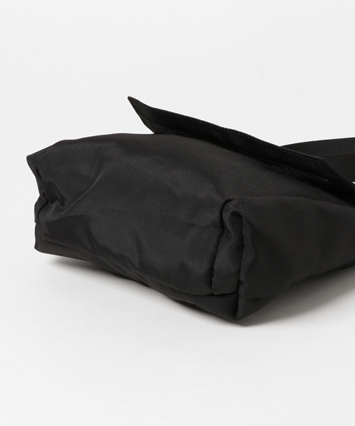 anello(アネロ)の「WEGO/anello スクエアフラップショルダーバッグ(ショルダーバッグ・メンズ・ライトグレー/ブラック・FREE)」の6枚目の写真