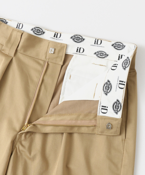 URBAN RESEARCH(アーバンリサーチ)の「Dickies×URBAN RESEARCH iD 別注1TUCK SHORTS(その他パンツ・メンズ・ブラック/グレー/ベージュ・29/31/33)」の5枚目の写真