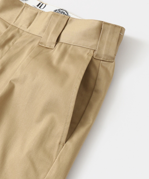 URBAN RESEARCH(アーバンリサーチ)の「Dickies×URBAN RESEARCH iD 別注1TUCK SHORTS(その他パンツ・メンズ・ブラック/グレー/ベージュ・29/31/33)」の6枚目の写真