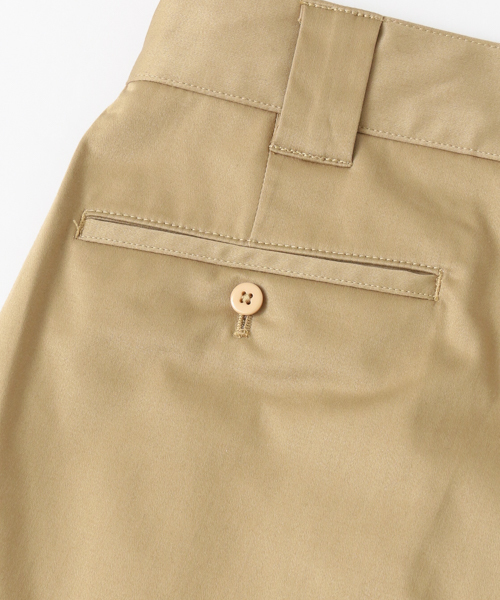 URBAN RESEARCH(アーバンリサーチ)の「Dickies×URBAN RESEARCH iD 別注1TUCK SHORTS(その他パンツ・メンズ・ブラック/グレー/ベージュ・29/31/33)」の4枚目の写真