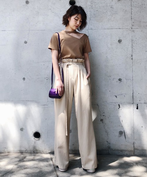 Ameri（アメリ）の「CHOKER NECK ASYMMETRY TOP（Tシャツ/カットソー・レディース・ブラック/ブラウン/オレンジ・FREE）」の6枚目の写真