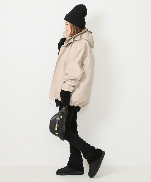 Deuxieme Classe(ドゥーズィエムクラス)の「UGG CLASSIC MINI Ⅱ(ブーツ・レディース・ブラック・23cm/24cm/25cm)」の6枚目の写真