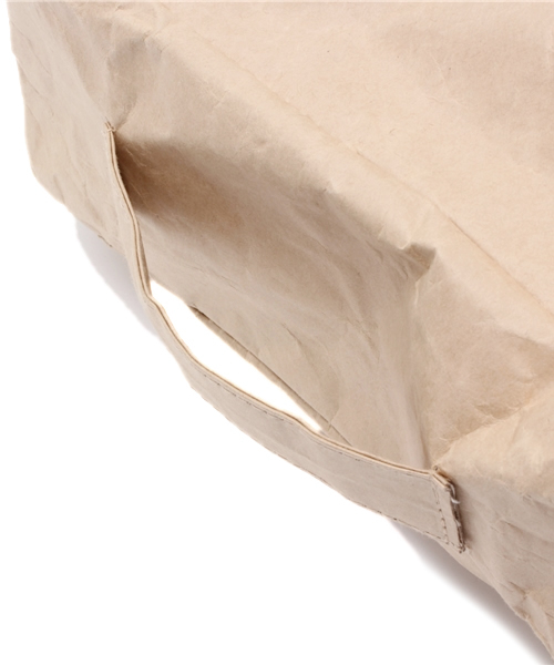 bpr BEAMS（ビーピーアール ビームス ）の「MATATABI /  Bagon the road ペーパーバッグ（クラッチバッグ・メンズ・ホワイト/その他1・ONE SIZE）」の5枚目の写真