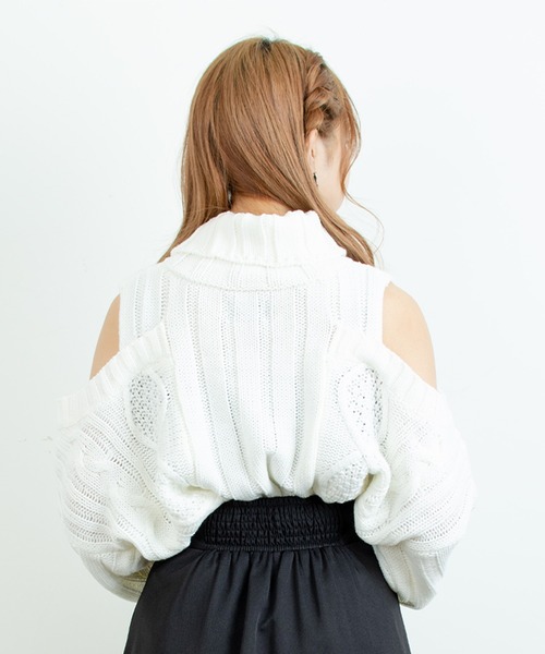 ROJITA(ロジータ)の「肩開きタートルネックケーブルニット(ニット/セーター・レディース・ホワイト/ブラック/ボルドー・FREE)」の18枚目の写真