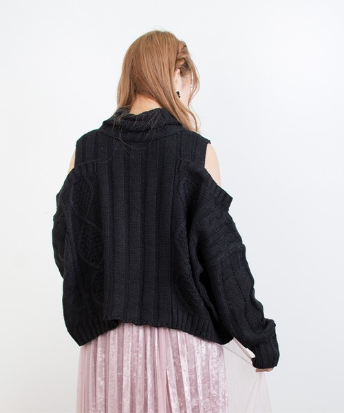 ROJITA(ロジータ)の「肩開きタートルネックケーブルニット(ニット/セーター・レディース・ホワイト/ブラック/ボルドー・FREE)」の12枚目の写真