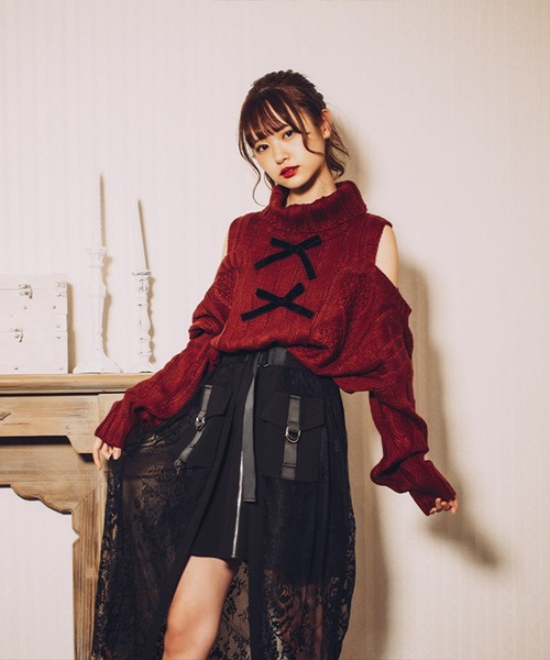 ROJITA(ロジータ)の「肩開きタートルネックケーブルニット(ニット/セーター・レディース・ホワイト/ブラック/ボルドー・FREE)」の11枚目の写真
