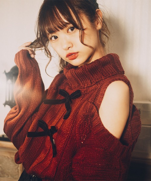 ROJITA(ロジータ)の「肩開きタートルネックケーブルニット(ニット/セーター・レディース・ホワイト/ブラック/ボルドー・FREE)」の9枚目の写真