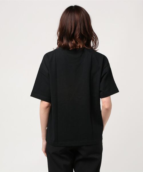 CONVERSE(コンバース)の「【CONVERSE/コンバース】ロゴ刺繍ドロップショルダーTシャツ ビッグシルエット ワンポイント(Tシャツ/カットソー・レディース・ホワイト/ブラック/ベージュ/グリーン・MEDIUM/LARGE)」の5枚目の写真