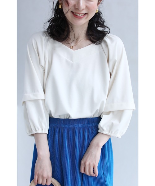 スッキリ見えvネックのタックバルーン袖カットソートップス Wkobe ボリューム袖 Tシャツ トップス カットソー Cawaii カワイイ のファッション