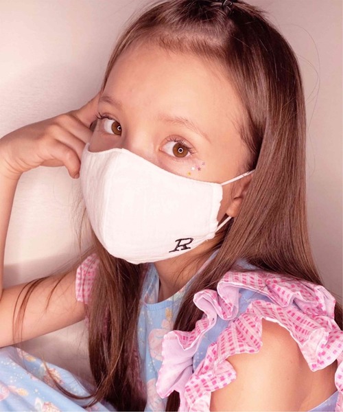 Catherine Cottage（キャサリンコテージ）の「イニシャル刺しゅう入りマスク（マスク・キッズ・A/H/K/M/R/S/Y/ブラック系その他5/ブラック系その他2/ブラック系その他6/ブラック系その他3/ブラック系その他/ブラック系その他4・FREE）」の11枚目の写真