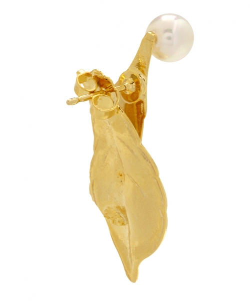 UNITED ARROWS（ユナイテッドアローズ）の「＜JOANNNA LAURA CONSTANTINE（ジョアンナ ローラ コンスタンティン）＞ PAL×LEAF ピアス◆（ピアス（両耳用）・レディース・オフホワイト・フリー）」の3枚目の写真