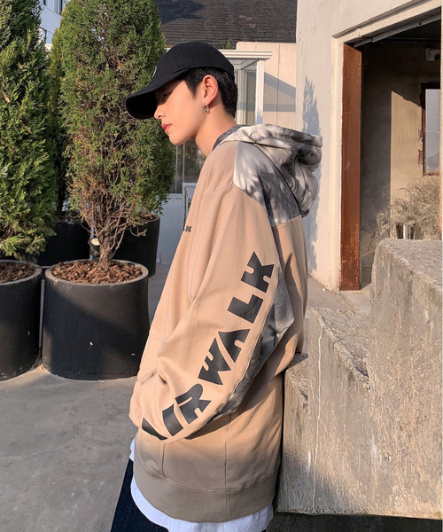 AIRWALK(エアウォーク)の「【neos -addictive design-】ルーズシルエット AIRWALK タイダイ染め アートプリント プル パーカー(パーカー・メンズ・ホワイト/ブラック/ベージュ/ブラック系その他/グレー系その他/パープル系その他・MEDIUM/LARGE/X-LARGE)」の17枚目の写真