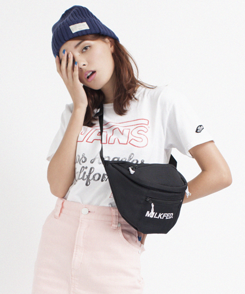 MILKFED.（ミルクフェド）の「FUNNY PACK STENCIL　（ファニーパック/ボディバッグ/カモ）（ボディバッグ/ウエストポーチ・レディース・ブラック/ピンク/カモフラージュ・ONE SIZE）」の2枚目の写真