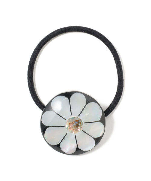 Ray BEAMS（レイビームス）の「Ray BEAMS / フラワー シェル ヘアゴム（ヘアゴム・レディース・ホワイト/ブラック・ONE SIZE）」の2枚目の写真