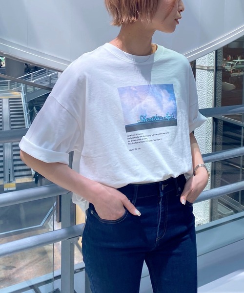 mysty woman(ミスティウーマン)の「アソートフォトTシャツ 947457(Tシャツ/カットソー・レディース・ホワイト/アイボリー/オフホワイト・FREE)」の3枚目の写真