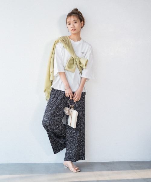 mysty woman(ミスティウーマン)の「アソートフォトTシャツ 947457(Tシャツ/カットソー・レディース・ホワイト/アイボリー/オフホワイト・FREE)」の4枚目の写真