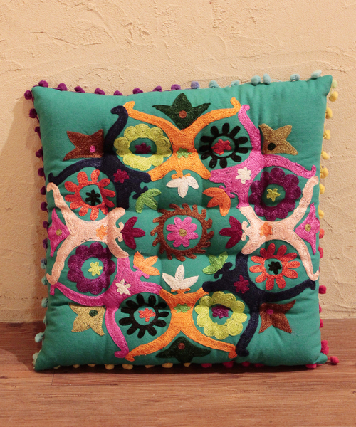 Amina(アミナ)の「【チャイハネ】刺繍 スクエアクッション(クッション/クッションカバー・レディース・イエロー/マルチ/ターコイズブルー/ベージュ/シルバー/ブラック/レッド/ブラウン/グリーン/パープル・FREE)」の5枚目の写真