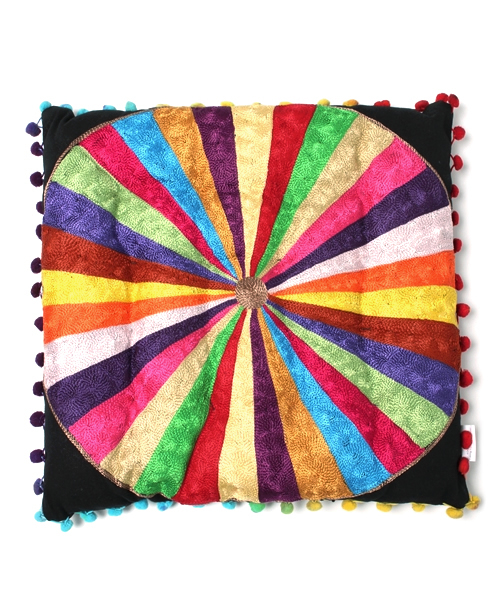 Amina(アミナ)の「【チャイハネ】刺繍 スクエアクッション(クッション/クッションカバー・レディース・イエロー/マルチ/ターコイズブルー/ベージュ/シルバー/ブラック/レッド/ブラウン/グリーン/パープル・FREE)」の10枚目の写真