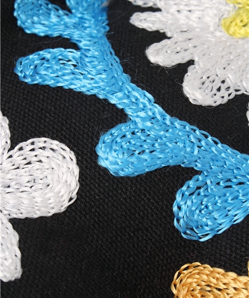 Amina(アミナ)の「【チャイハネ】刺繍 スクエアクッション(クッション/クッションカバー・レディース・イエロー/マルチ/ターコイズブルー/ベージュ/シルバー/ブラック/レッド/ブラウン/グリーン/パープル・FREE)」の14枚目の写真