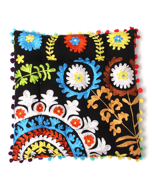 Amina(アミナ)の「【チャイハネ】刺繍 スクエアクッション(クッション/クッションカバー・レディース・イエロー/マルチ/ターコイズブルー/ベージュ/シルバー/ブラック/レッド/ブラウン/グリーン/パープル・FREE)」の15枚目の写真