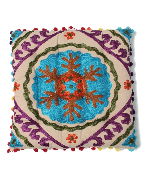 Amina(アミナ)の「【チャイハネ】刺繍 スクエアクッション(クッション/クッションカバー・レディース・イエロー/マルチ/ターコイズブルー/ベージュ/シルバー/ブラック/レッド/ブラウン/グリーン/パープル・FREE)」の17枚目の写真