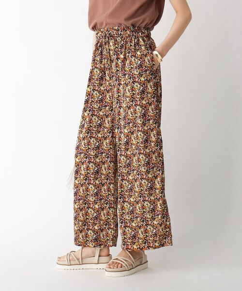 AG by aquagirl(エージーバイアクアガール)の「◆フラワーパターンワイドパンツ【GISELeコラボ商品】(その他パンツ・レディース・ガンメタ/イエロー系9・38/36)」の2枚目の写真