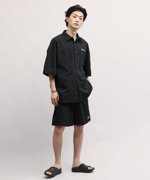 Mark Gonzales（マーク・ゴンザレス）の「【 セットアップ 】 Mark Gonzales / マークゴンザレス 別注 コラボ セットアップ / ロゴ刺繍 オーバーサイズ 半袖 レギュラーカラー シャツ ジャケット ＆ ワイドショートパンツ ワンマイルウェア（セットアップ・メンズ・ブラック/グレー・MEDIUM/LARGE）」の7枚目の写真