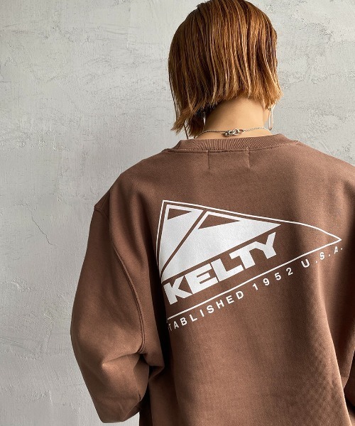KELTY（ケルティ）の「[KELTY/ケルティ] 別注 バックロゴプリント クルーネックスウェット（スウェット・レディース・ホワイト/ブラック/ダークブラウン/ピンク/イエロー/グリーン/チャコール・S/M/L）」の5枚目の写真