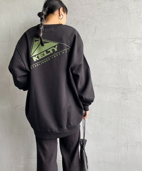 KELTY（ケルティ）の「[KELTY/ケルティ] 別注 バックロゴプリント クルーネックスウェット（スウェット・レディース・ホワイト/ブラック/ダークブラウン/ピンク/イエロー/グリーン/チャコール・S/M/L）」の3枚目の写真