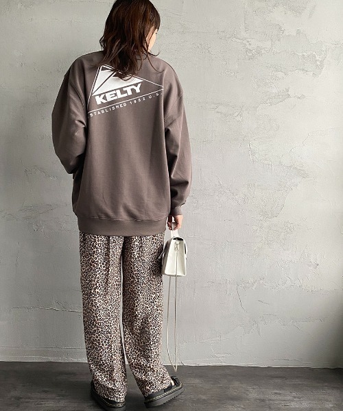 KELTY（ケルティ）の「[KELTY/ケルティ] 別注 バックロゴプリント クルーネックスウェット（スウェット・レディース・ホワイト/ブラック/ダークブラウン/ピンク/イエロー/グリーン/チャコール・S/M/L）」の11枚目の写真
