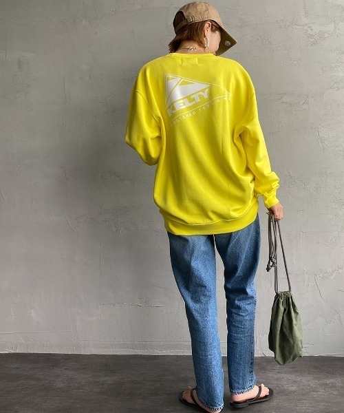 KELTY（ケルティ）の「[KELTY/ケルティ] 別注 バックロゴプリント クルーネックスウェット（スウェット・レディース・ホワイト/ブラック/ダークブラウン/ピンク/イエロー/グリーン/チャコール・S/M/L）」の17枚目の写真