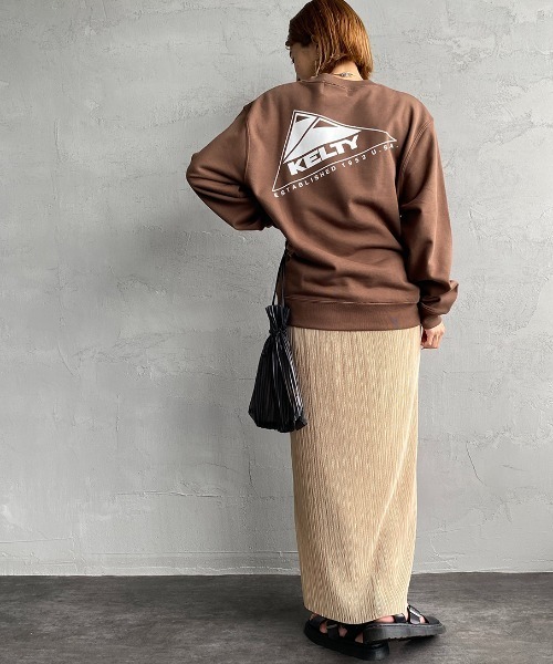 KELTY（ケルティ）の「[KELTY/ケルティ] 別注 バックロゴプリント クルーネックスウェット（スウェット・レディース・ホワイト/ブラック/ダークブラウン/ピンク/イエロー/グリーン/チャコール・S/M/L）」の13枚目の写真