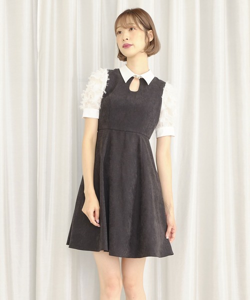 TITTY&CO.(ティティーアンドコー)の「フェザースリーブフレアワンピース(ワンピース・レディース・ライトブルー/ブラック/ピンク・SMALL/MEDIUM)」の1枚目の写真