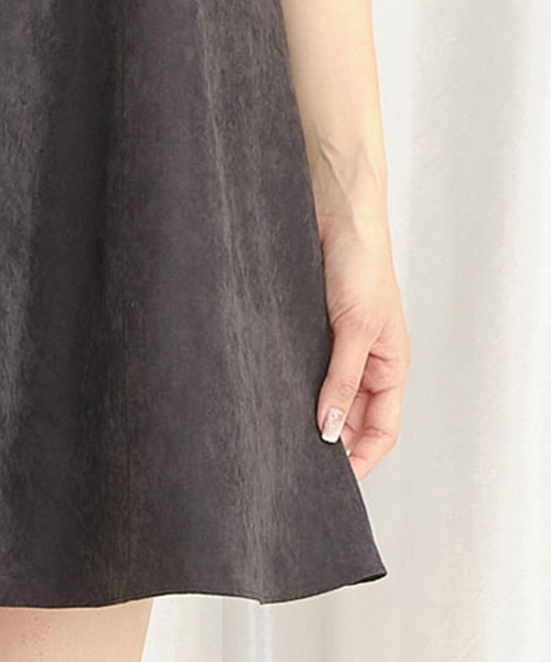 TITTY&CO.(ティティーアンドコー)の「フェザースリーブフレアワンピース(ワンピース・レディース・ライトブルー/ブラック/ピンク・SMALL/MEDIUM)」の12枚目の写真