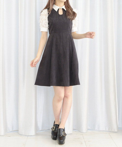 TITTY&CO.(ティティーアンドコー)の「フェザースリーブフレアワンピース(ワンピース・レディース・ライトブルー/ブラック/ピンク・SMALL/MEDIUM)」の21枚目の写真