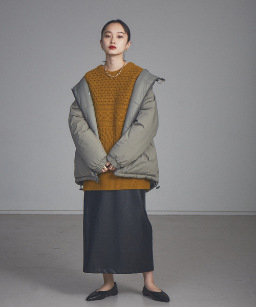 NOMINE（ノミネ）の「【展開店舗限定】オーバーサイズケーブルニット（ニット/セーター・レディース・グリーン/アイボリー/マスタード・フリー）」の8枚目の写真