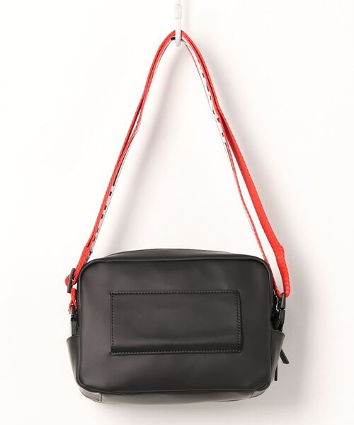 HUNTER（ハンター）の「RUBBERISED LEATHER CAMERA BAG TWO STRAP（ボディバッグ/ウエストポーチ